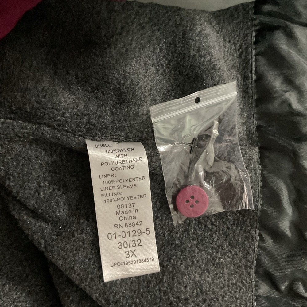 🦄 NWOT Stylish Women's Maroon & Gray Raincoat P:31” L:34” (Sz 30/32 3X) - Picture 6 of 6